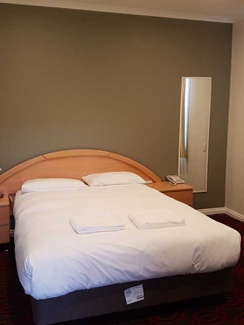 Standard Room - Queen bed with ensuite